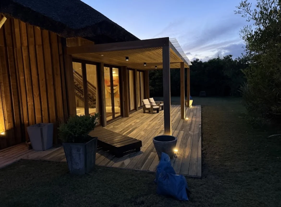 Iluminación exterior realizada por R.S Soluciones Eléctricas
